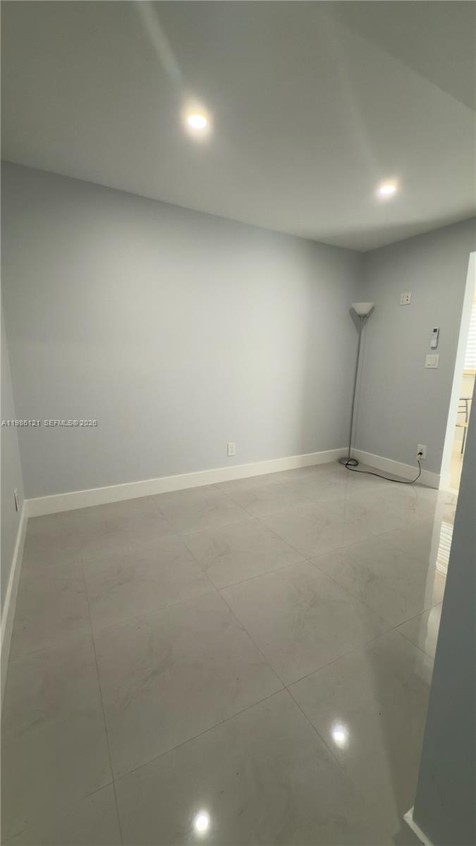 HOLLYWOOD HILLS - Residential Lease