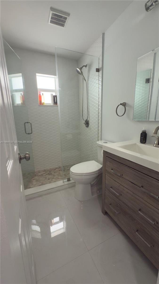 HOLLYWOOD HILLS - Residential Lease