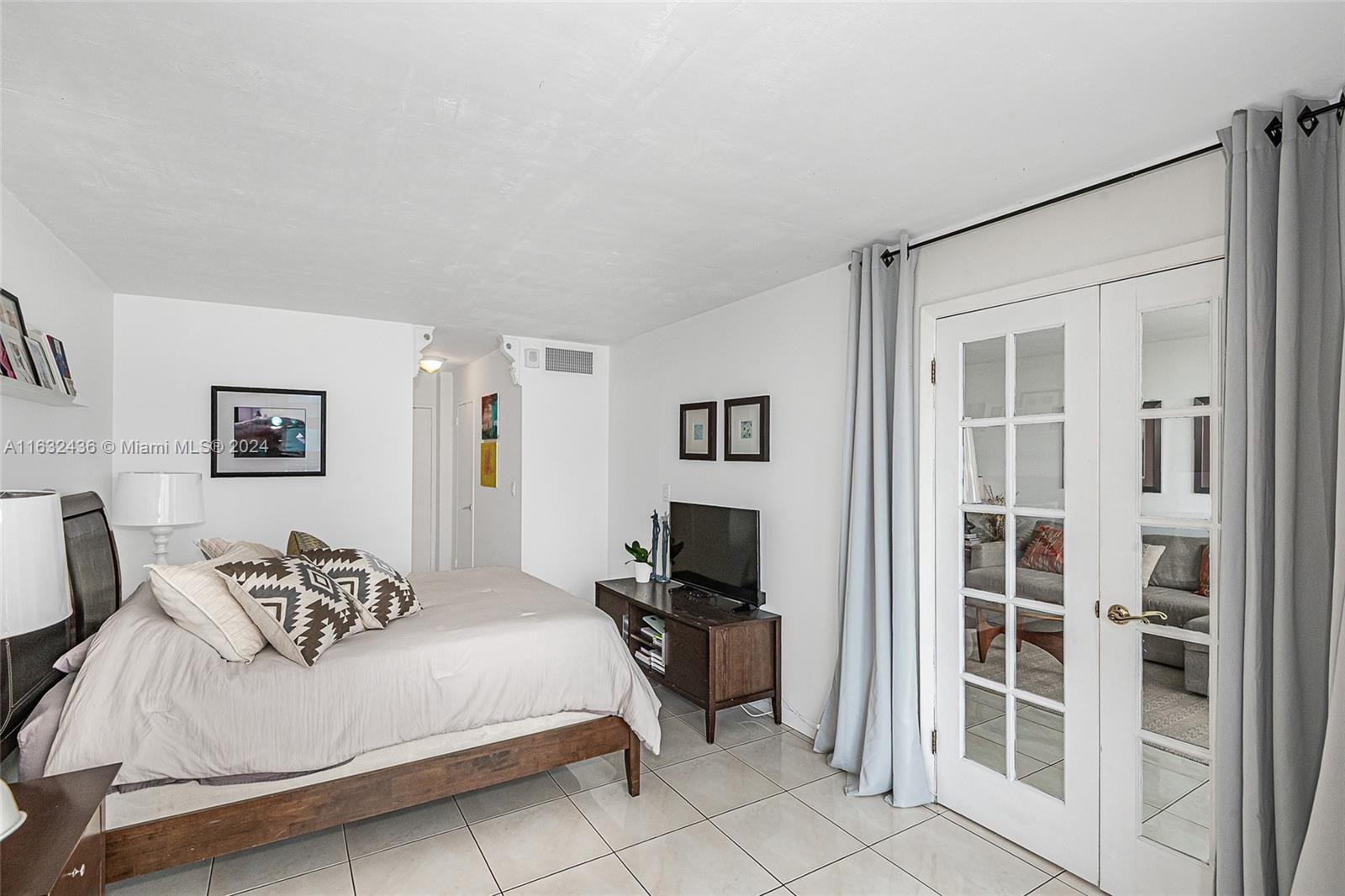 BAYVIEW TERR CONDO - Residential