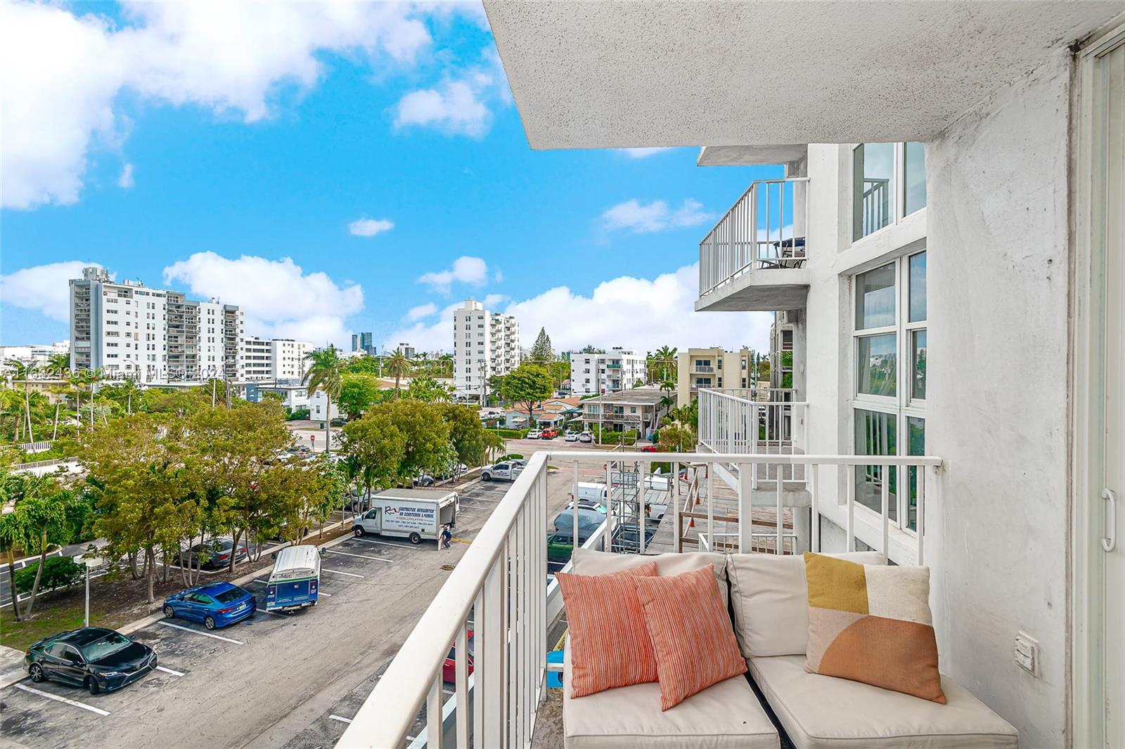 BAYVIEW TERR CONDO - Residential
