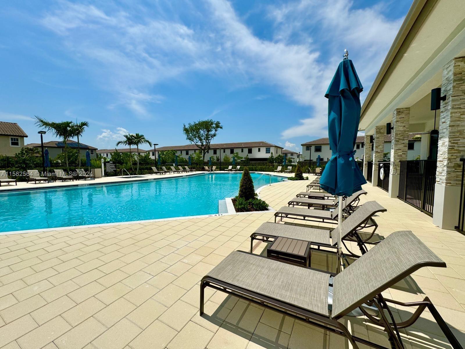 ESTATES AT SILVER PALM - Residential