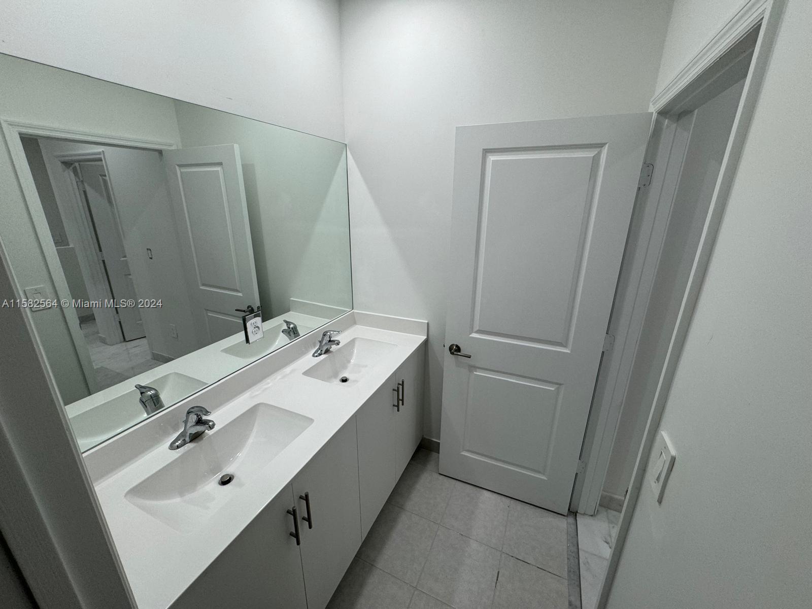 ESTATES AT SILVER PALM - Residential