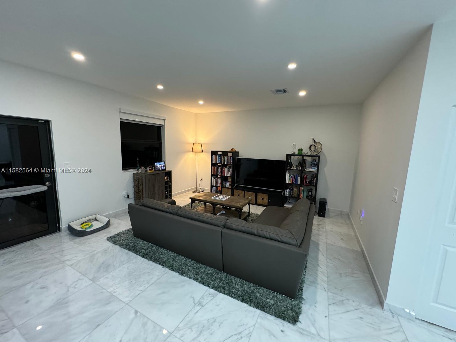 ESTATES AT SILVER PALM - Residential