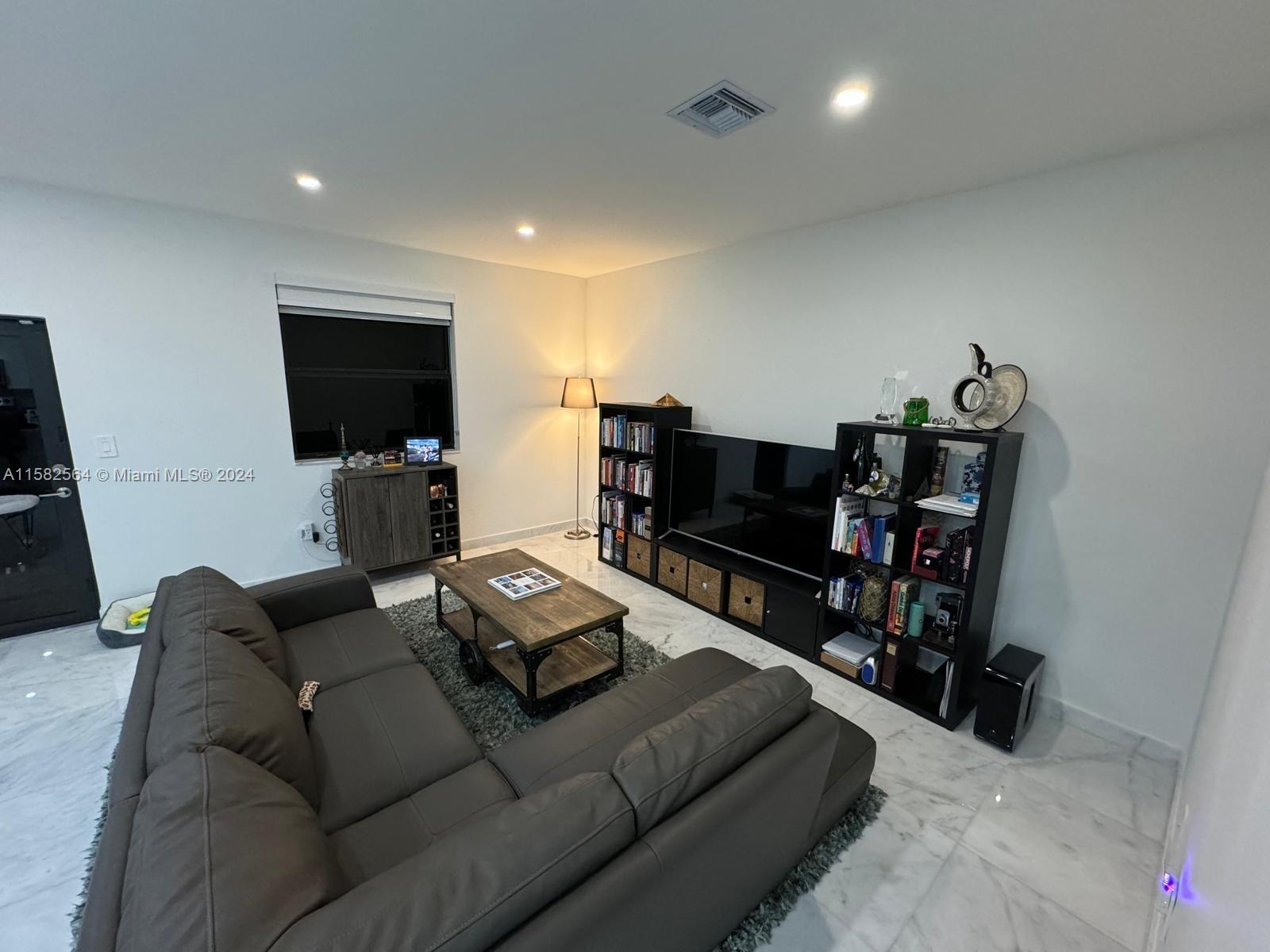 ESTATES AT SILVER PALM - Residential