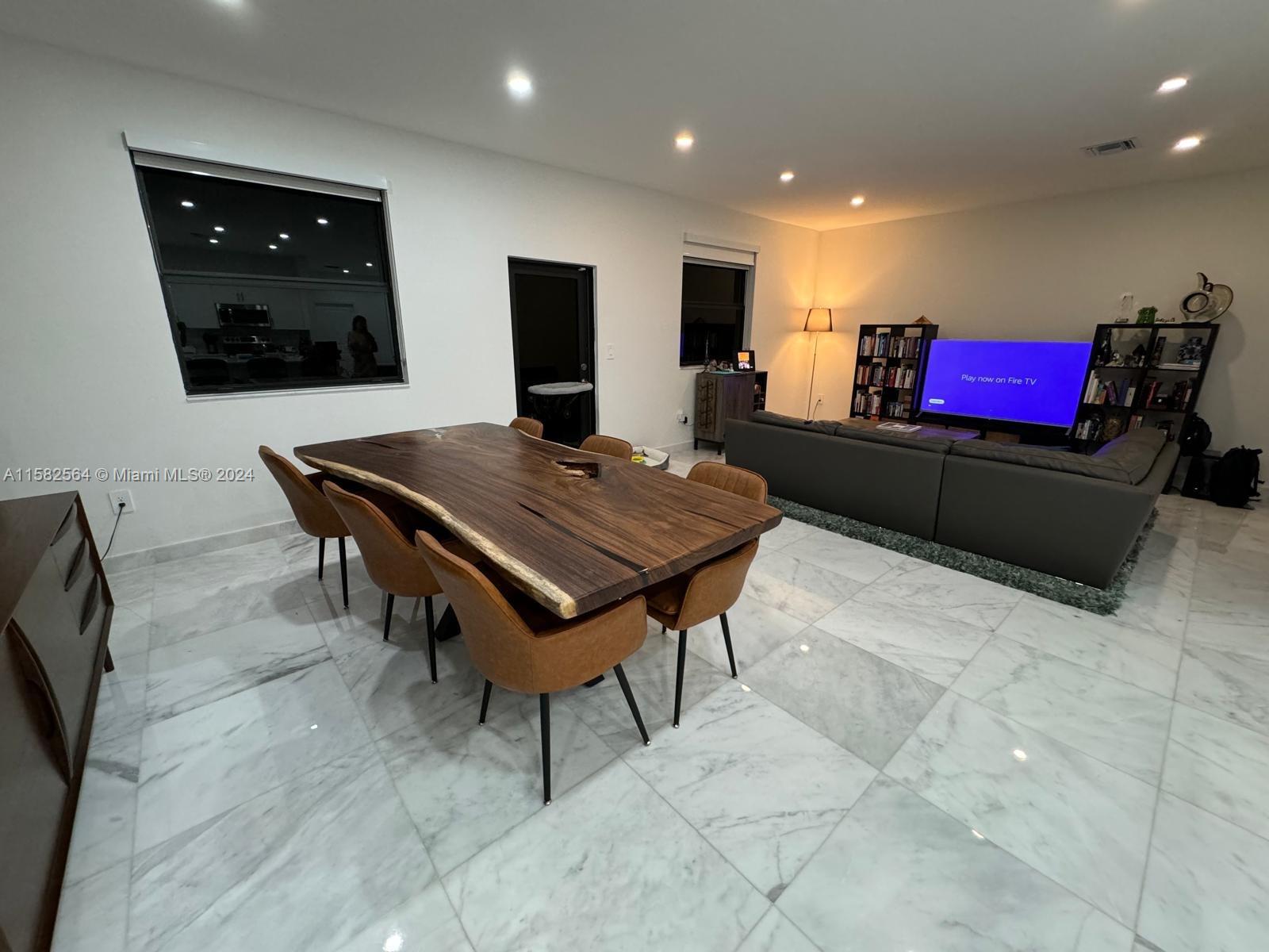 ESTATES AT SILVER PALM - Residential