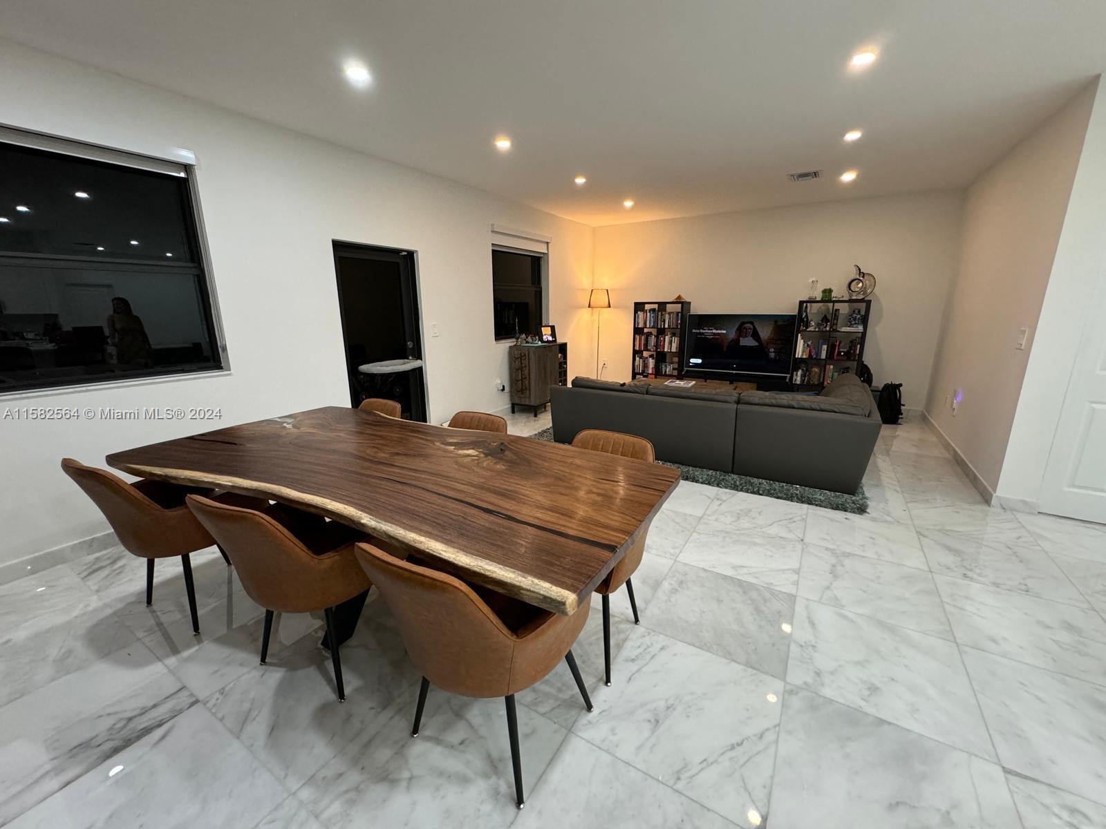 ESTATES AT SILVER PALM - Residential