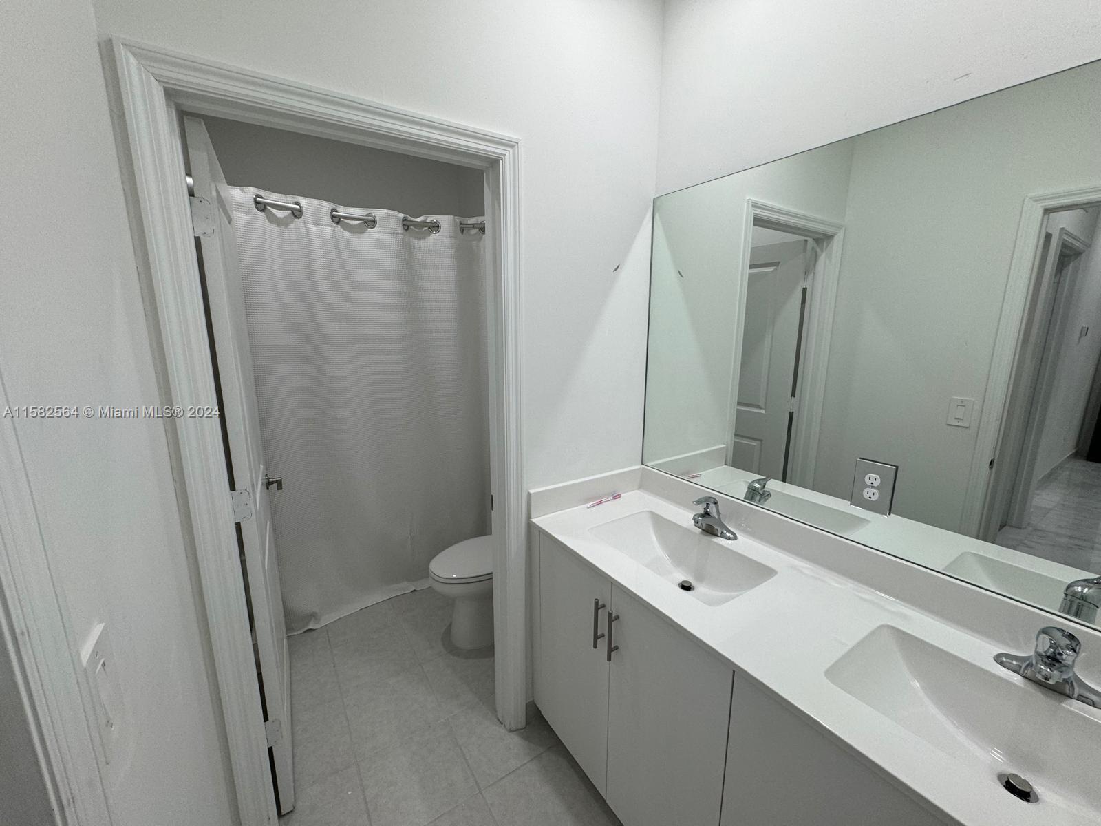 ESTATES AT SILVER PALM - Residential