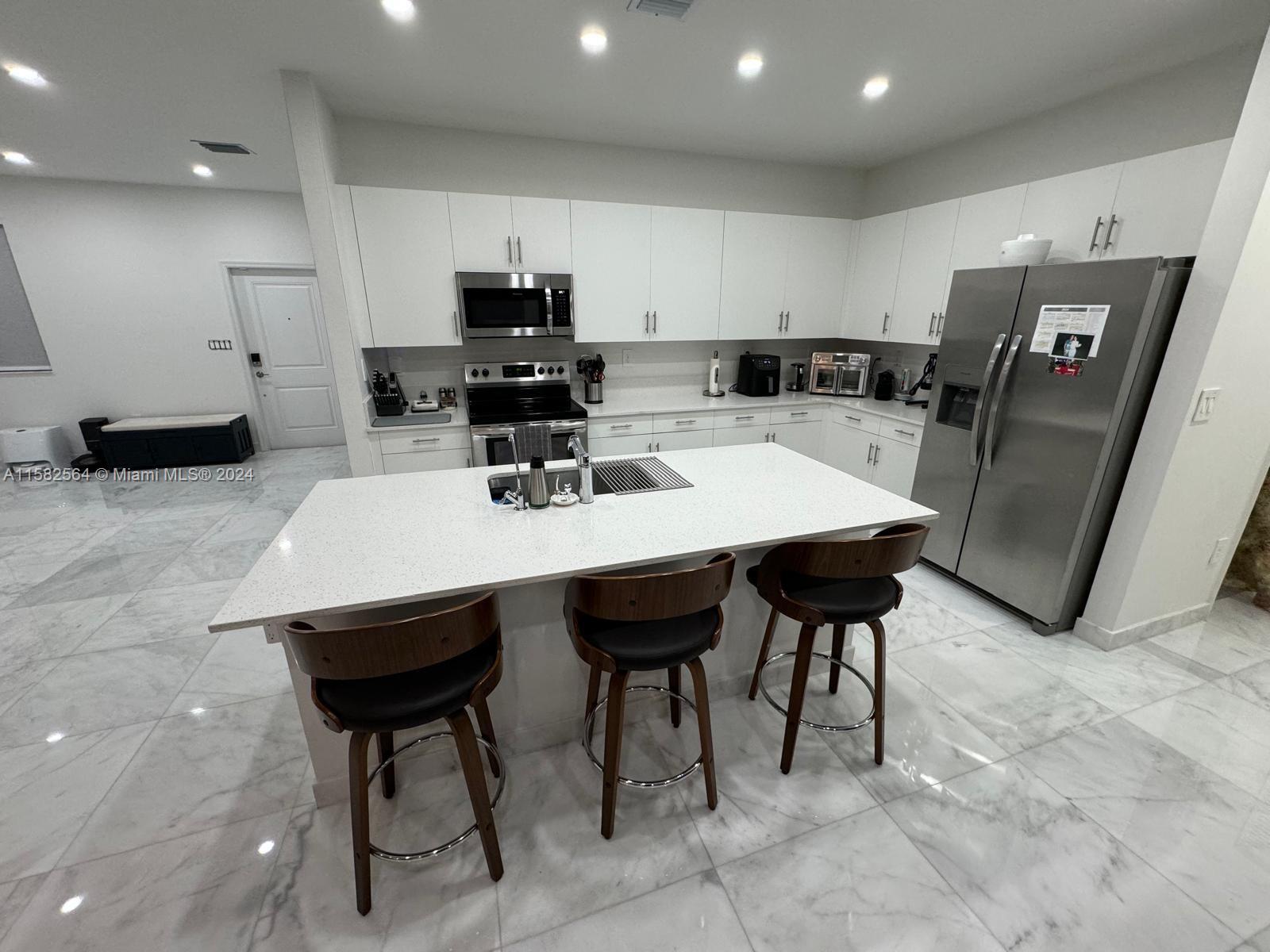 ESTATES AT SILVER PALM - Residential
