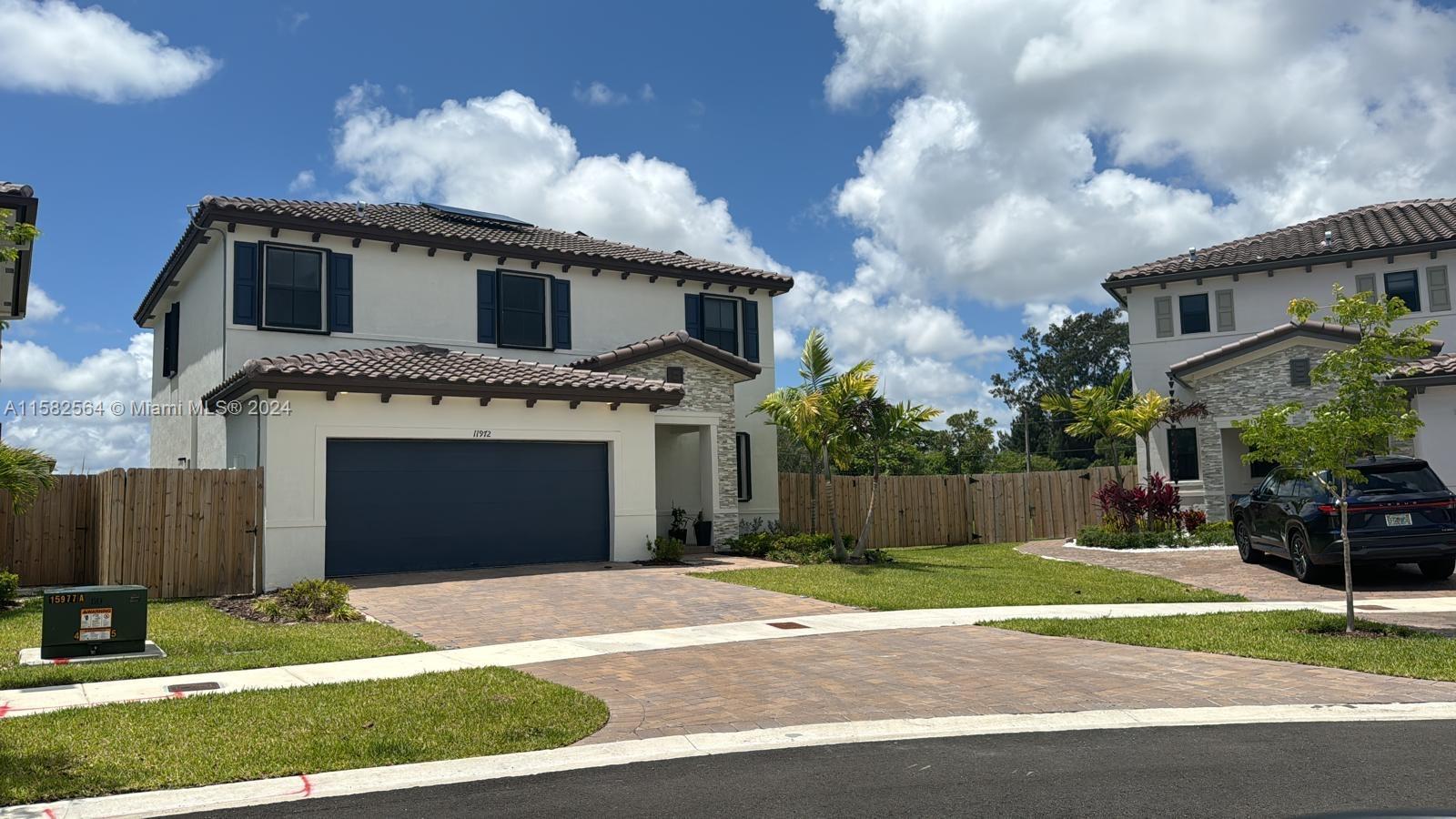 ESTATES AT SILVER PALM - Residential