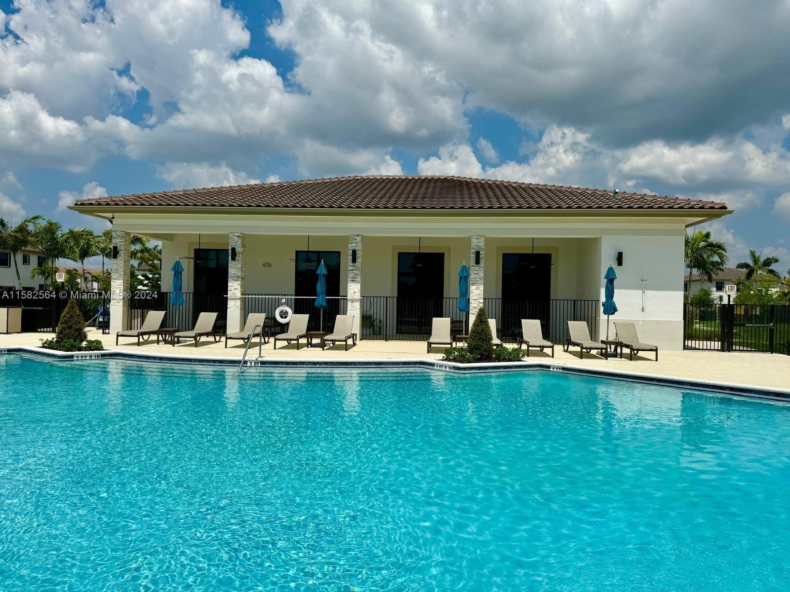 ESTATES AT SILVER PALM - Residential