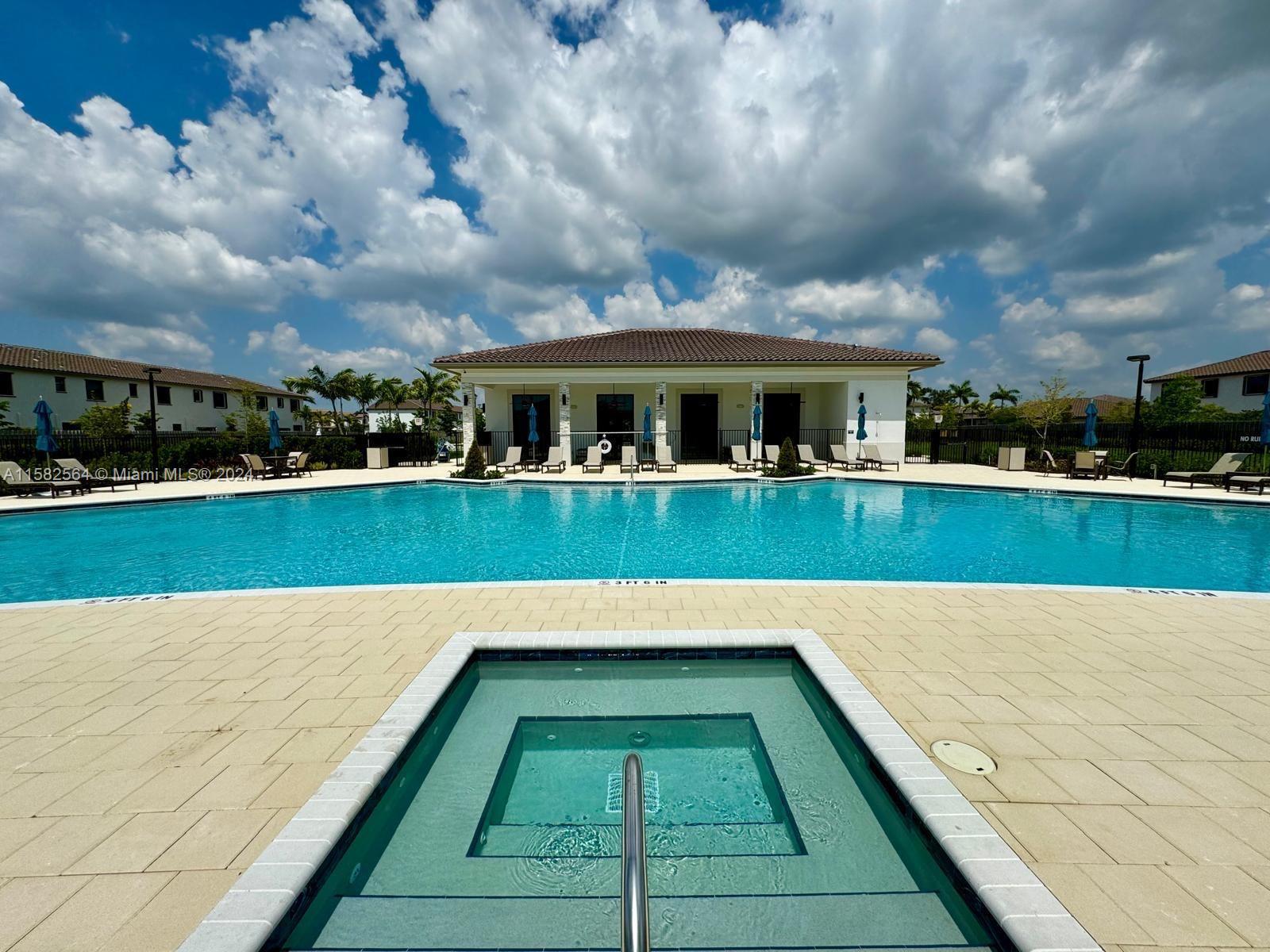 ESTATES AT SILVER PALM - Residential