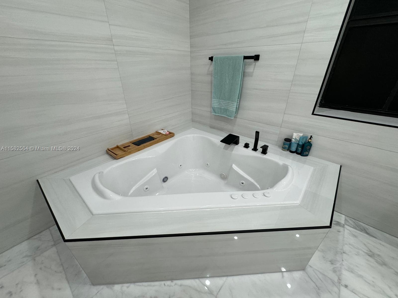 ESTATES AT SILVER PALM - Residential