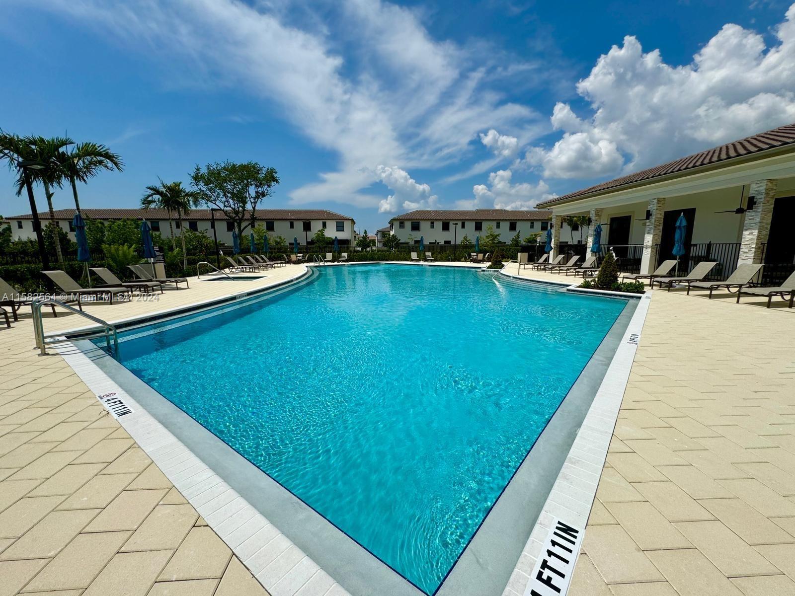 ESTATES AT SILVER PALM - Residential