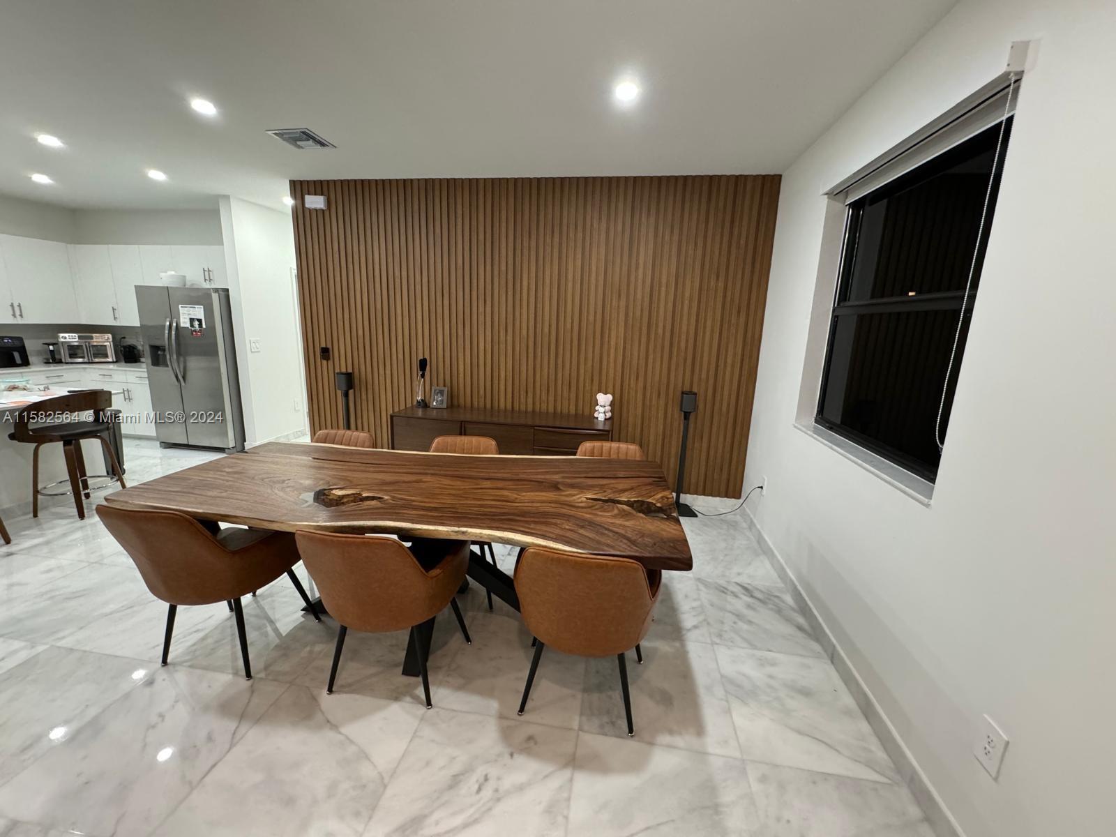 ESTATES AT SILVER PALM - Residential