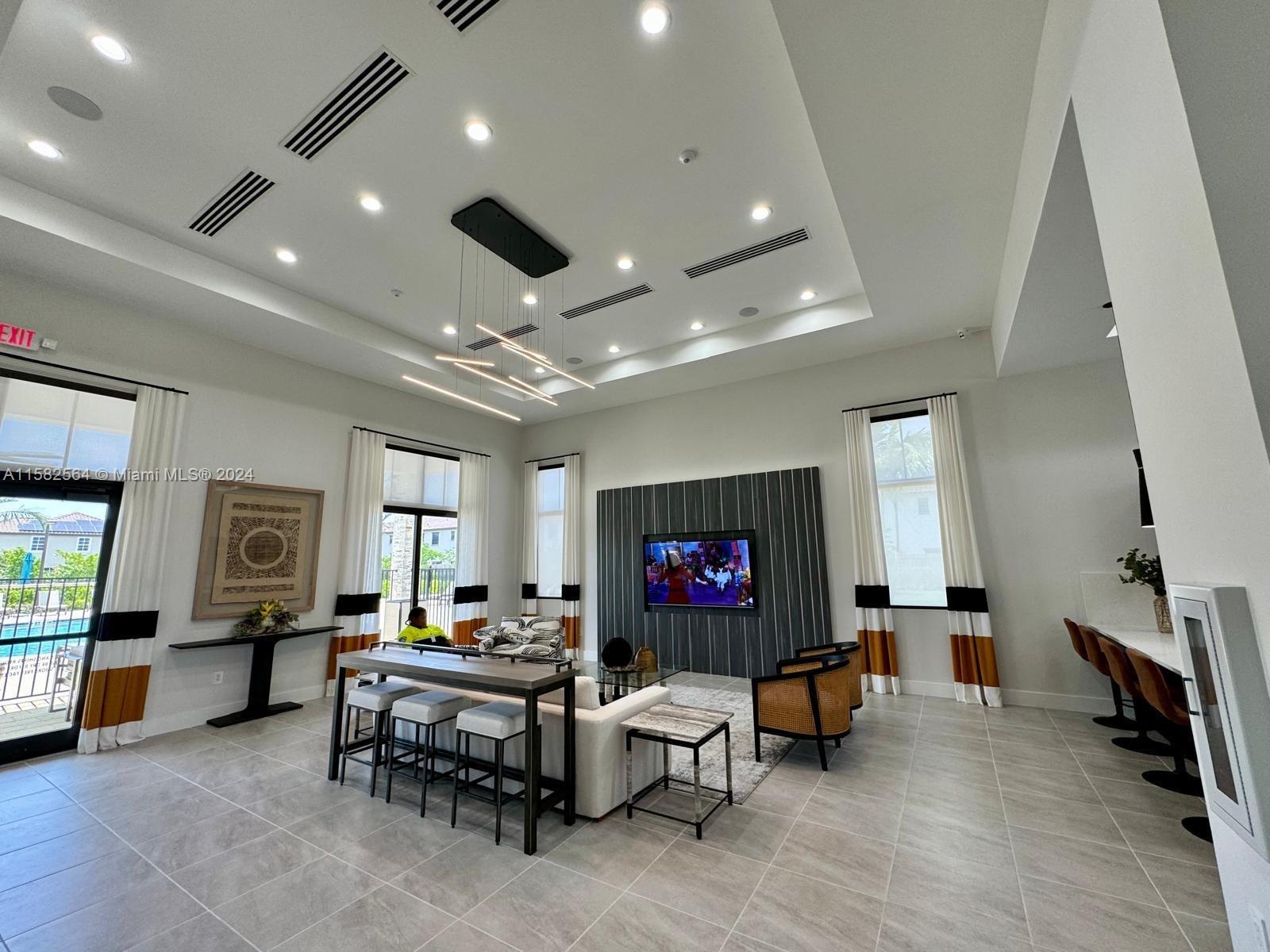 ESTATES AT SILVER PALM - Residential