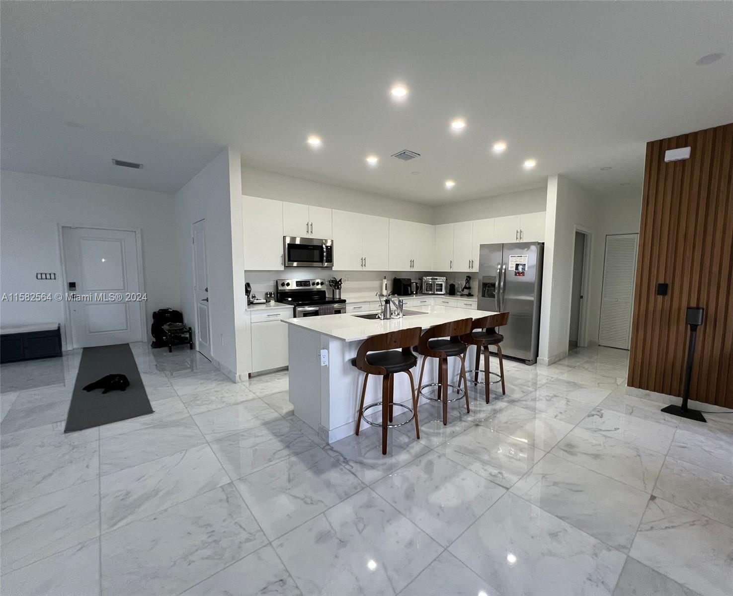 ESTATES AT SILVER PALM - Residential