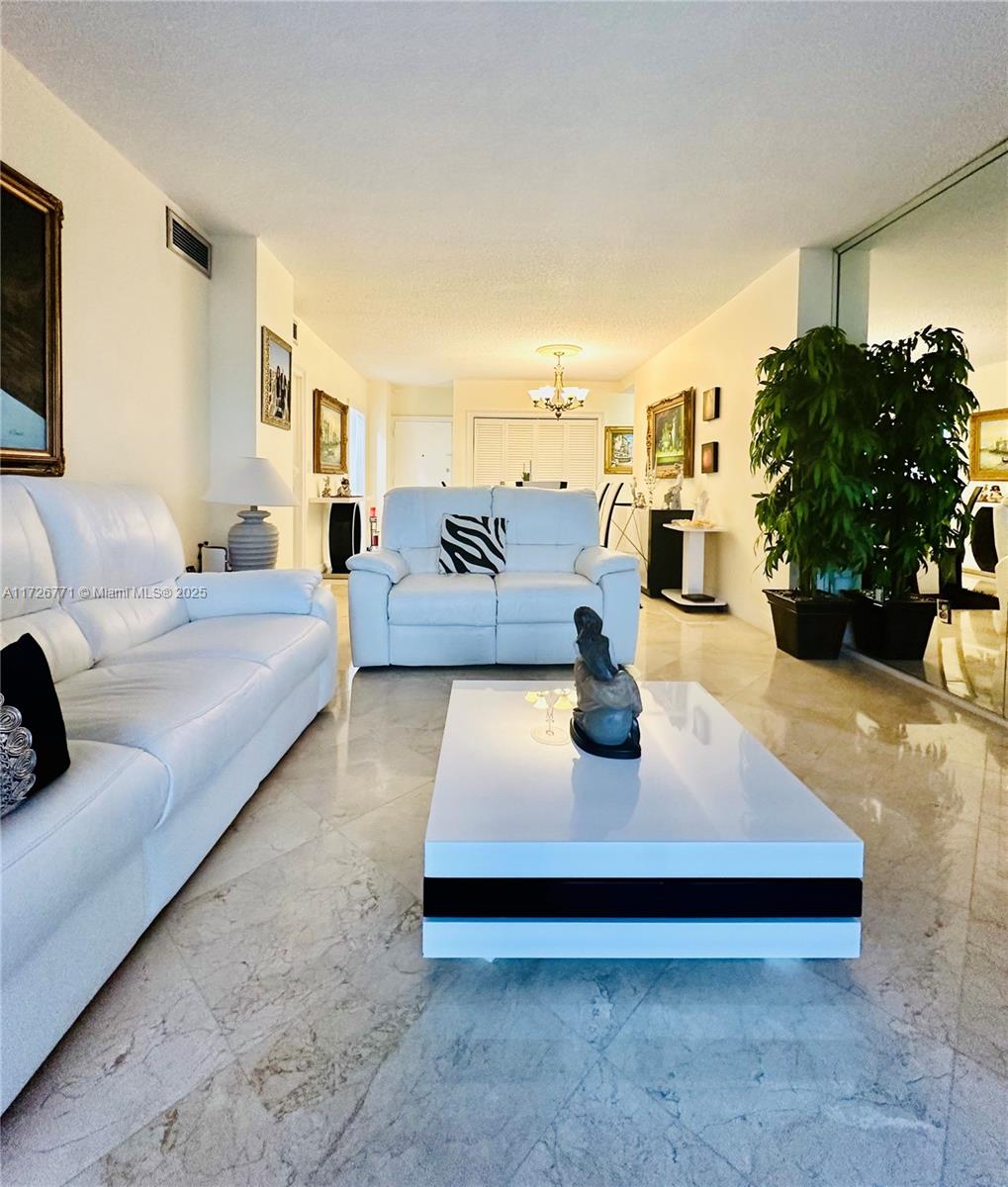 ARLEN HOUSE CONDO - Residential