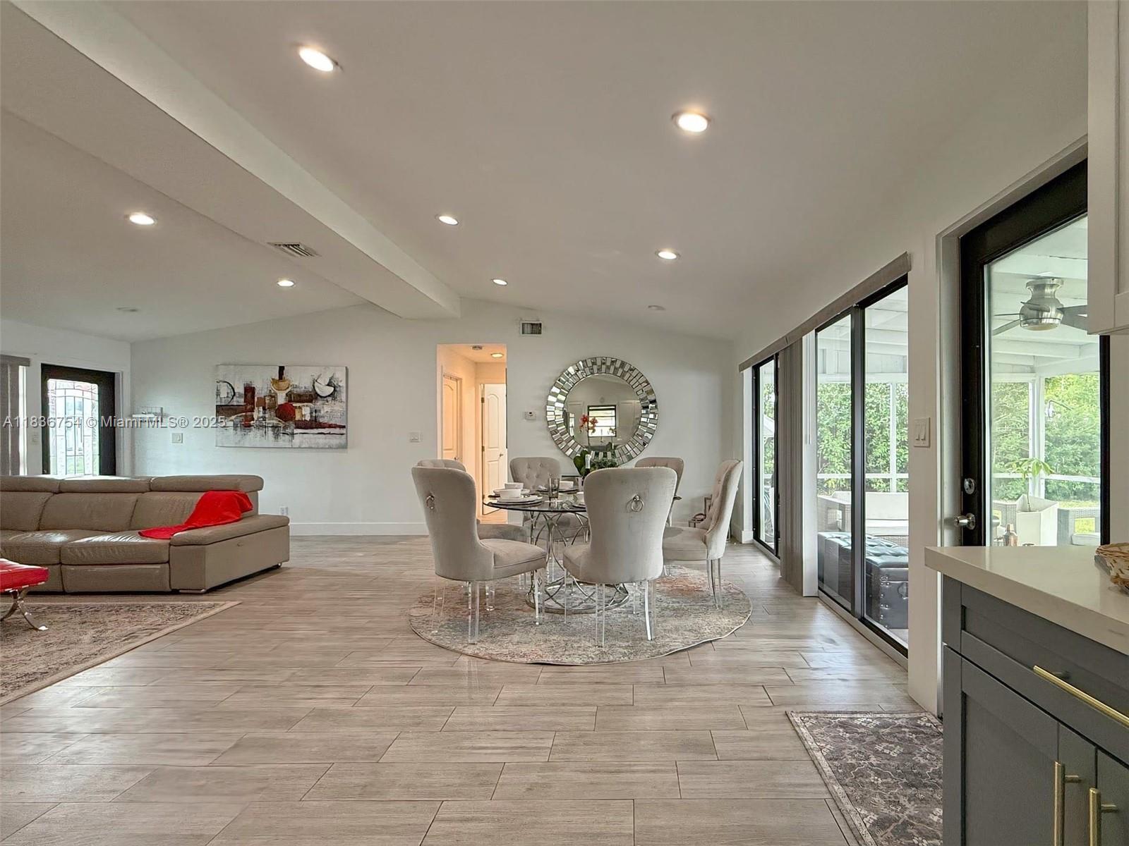 2525 Tortugas Ln