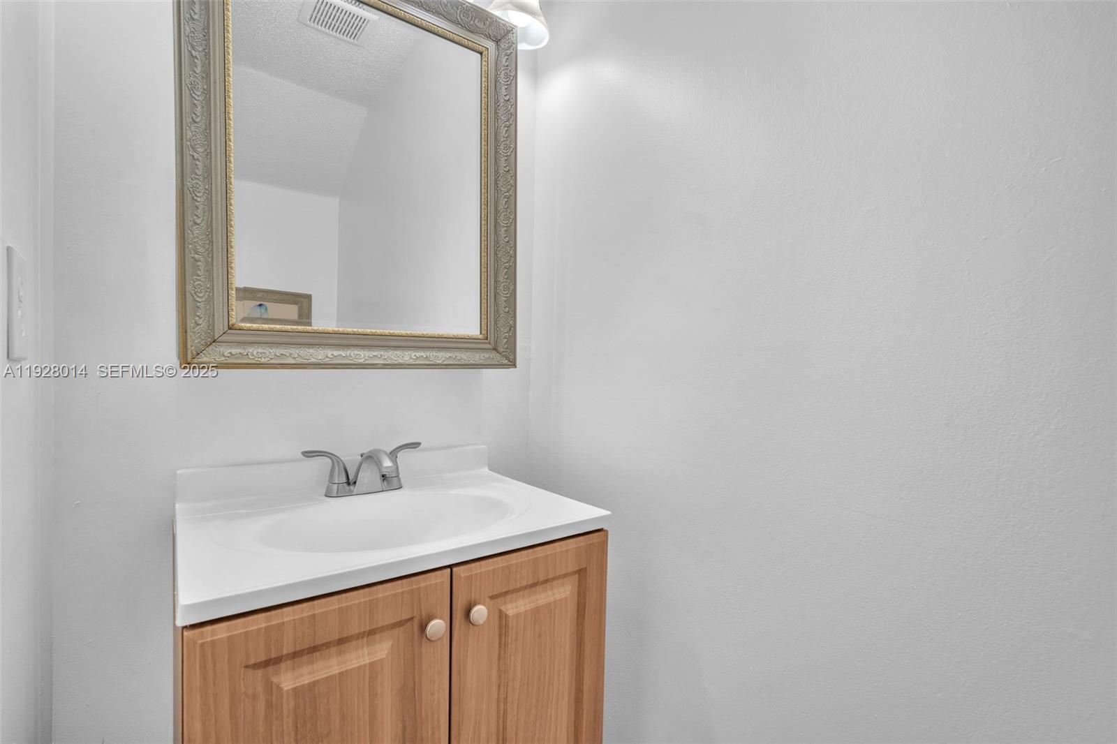 SECTORS 3 & 4 BOUNDARY PL - Residential Lease