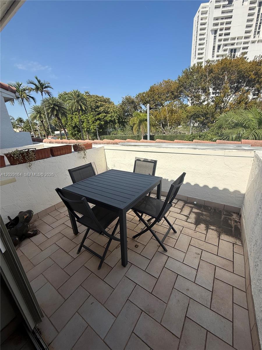 DELVISTA B CONDO - Residential