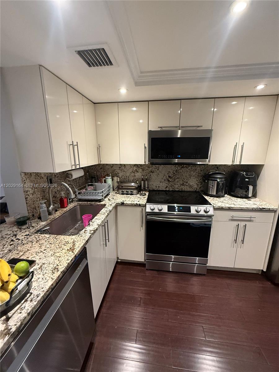 DELVISTA B CONDO - Residential