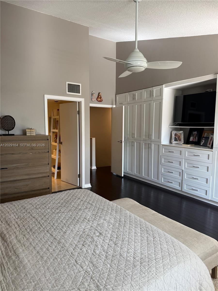 DELVISTA B CONDO - Residential
