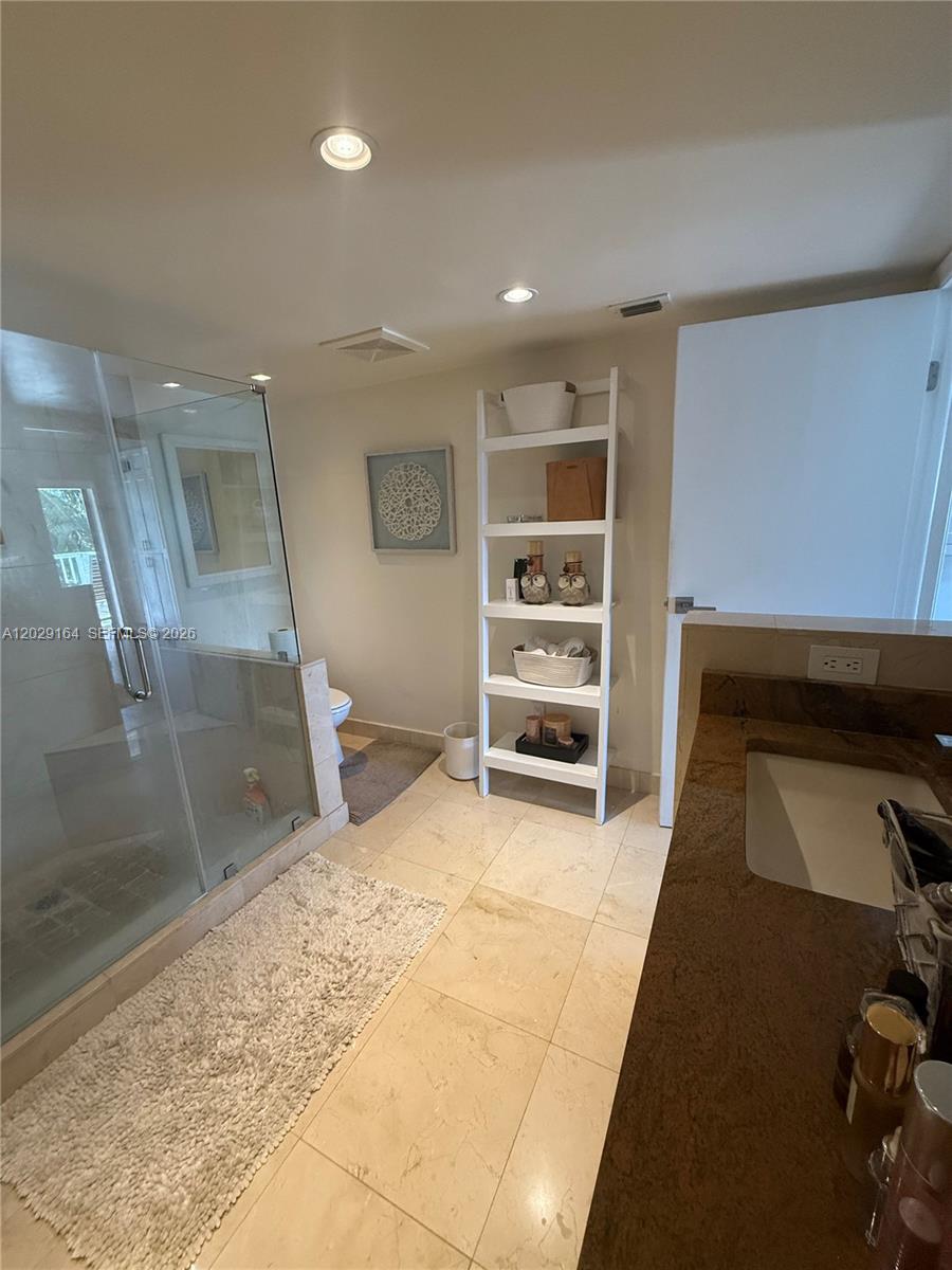 DELVISTA B CONDO - Residential