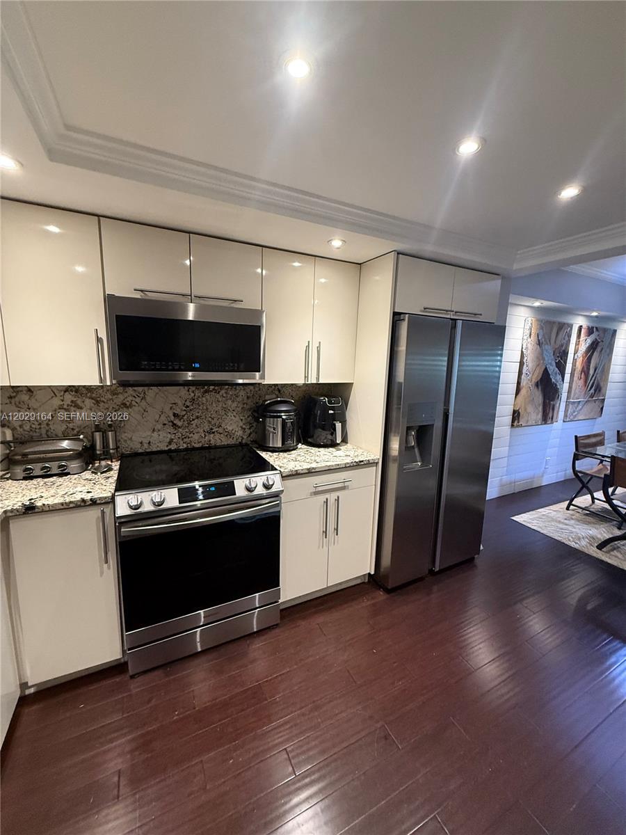 DELVISTA B CONDO - Residential