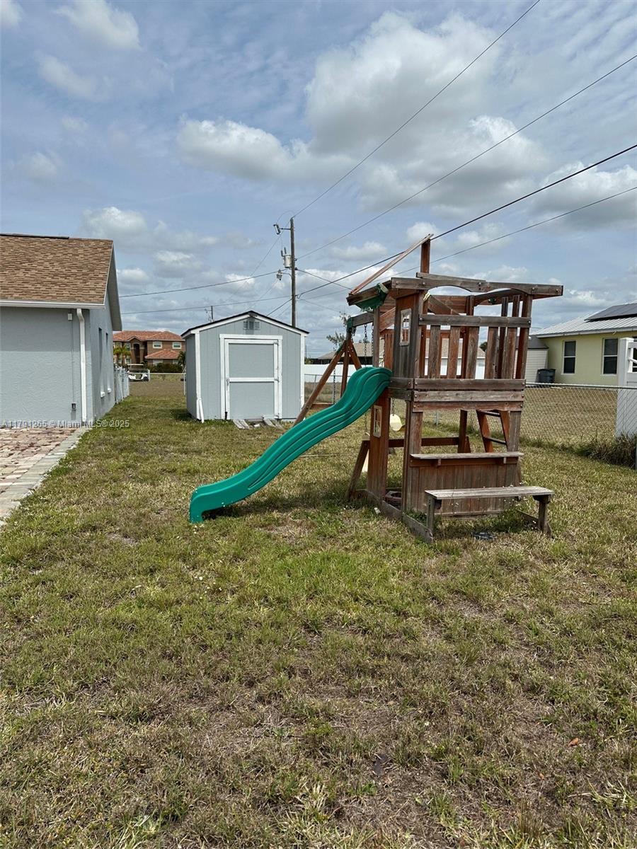 CAPE CORAL - Residential Lease