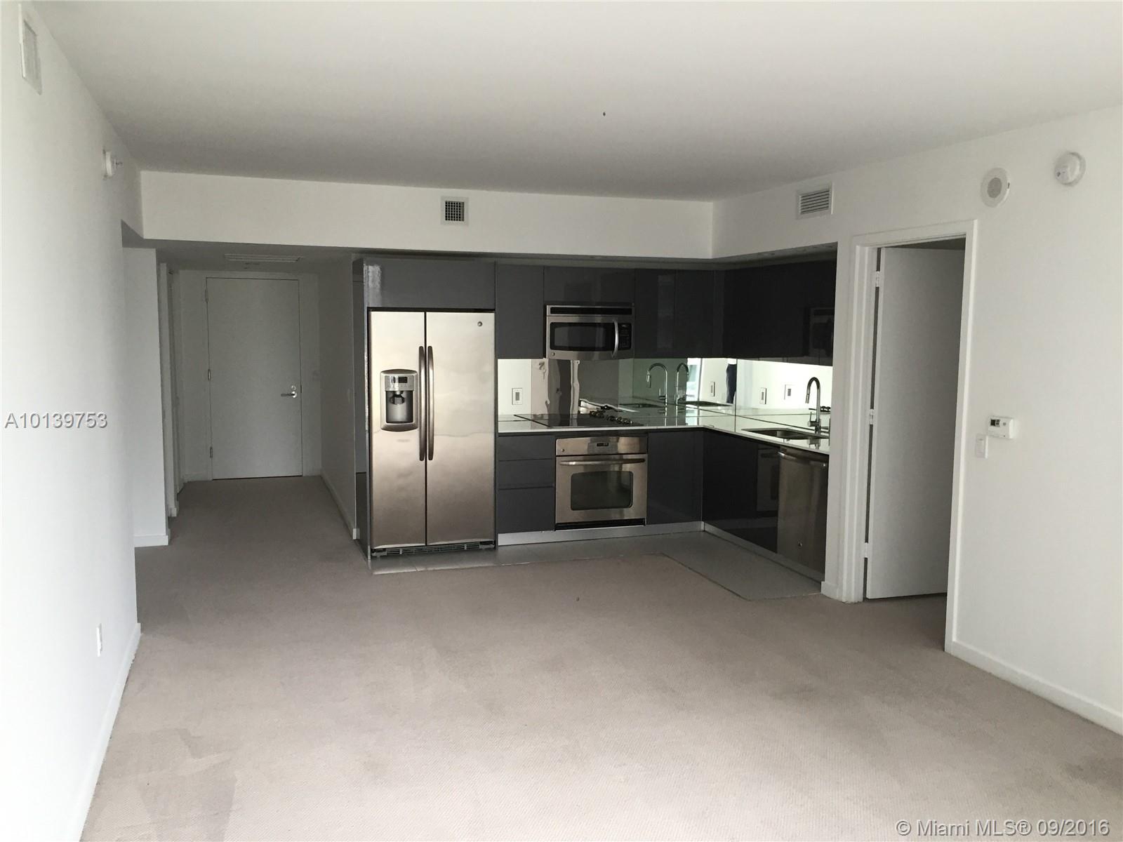 BEAUTIFULL APARTMENT IN MY BRICKELL CONDO, LARGE 2 BED 2 BATHROOM PLUS DEN! VERY WELL LOCATED, WALKING DISTANCE FROM EVERYTHING YOU NEED!