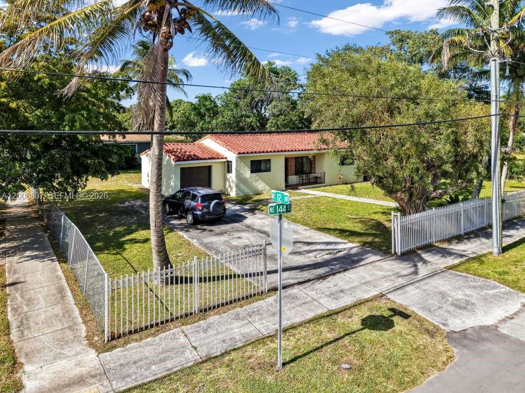 ARCH CREEK ESTS - Residential