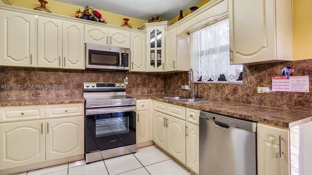 ARCH CREEK ESTS - Residential