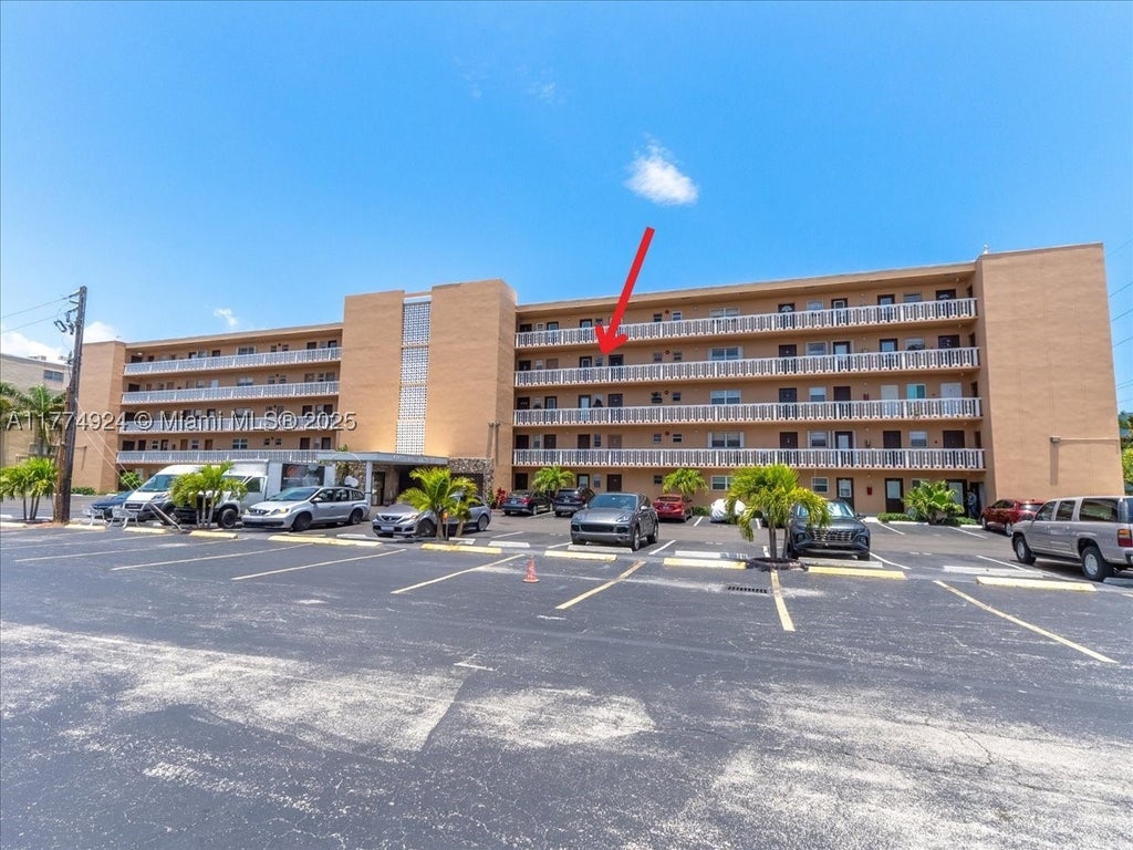 Photo of 219 NE 14th Ave #406, Hallandale Beach, FL 33009 (MLS # A11774924)