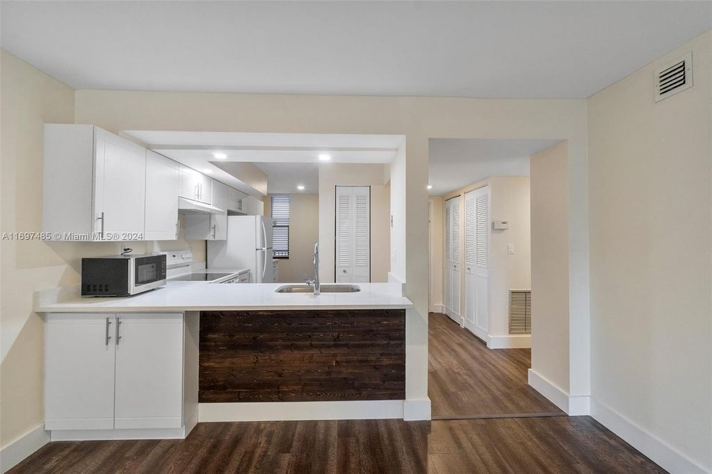 Photo of 6800 Cypress Rd #216, Plantation, FL 33317 (MLS # A11697485)