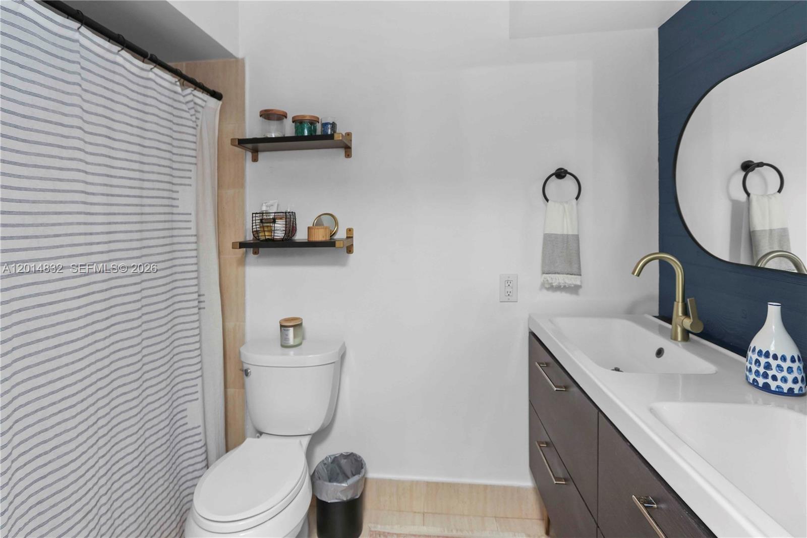 KINGS COURT WEST - Residential