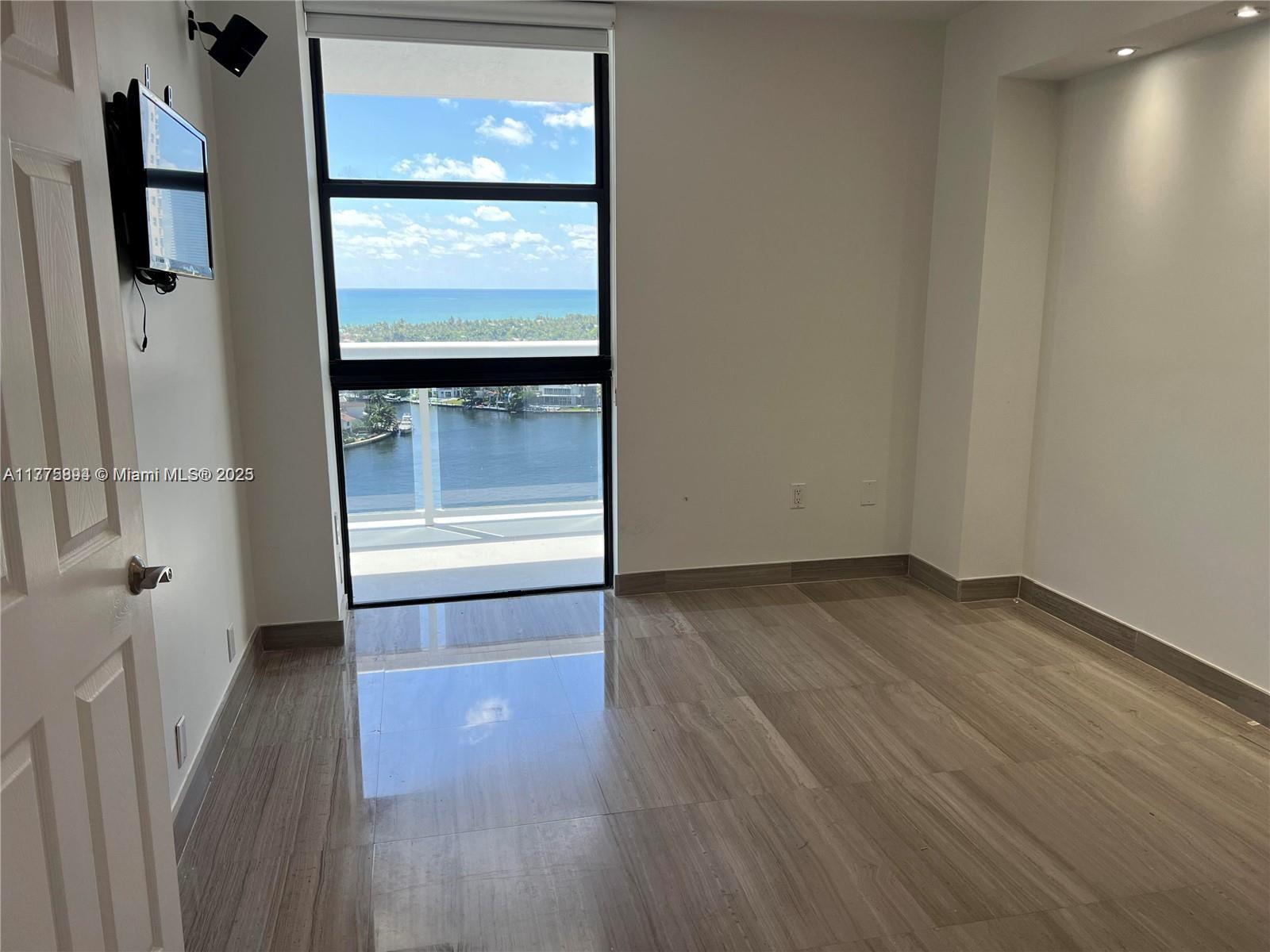 WATERVIEW CONDO - Land