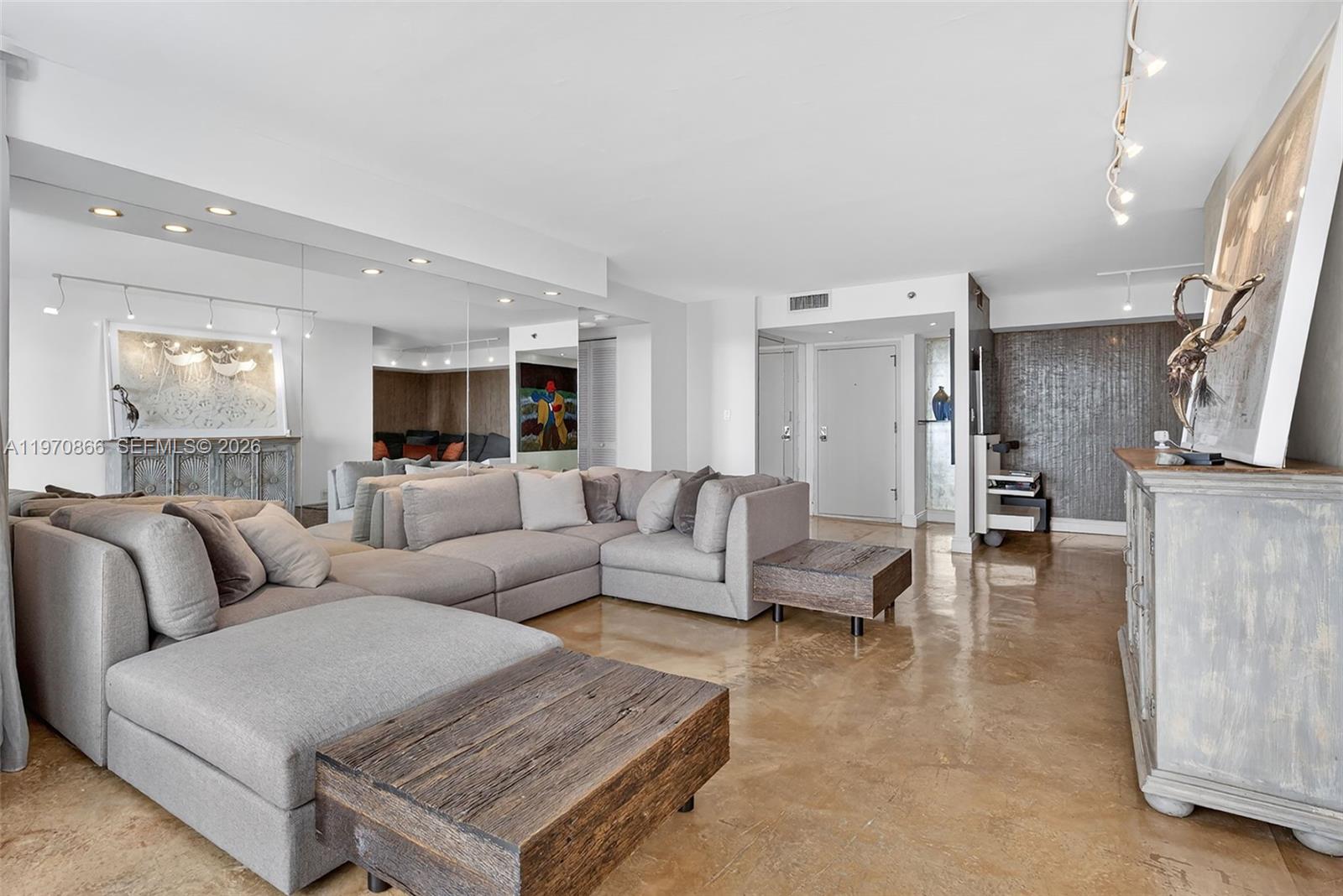 TOWERS OF QUAYSIDE CONDO - Residential