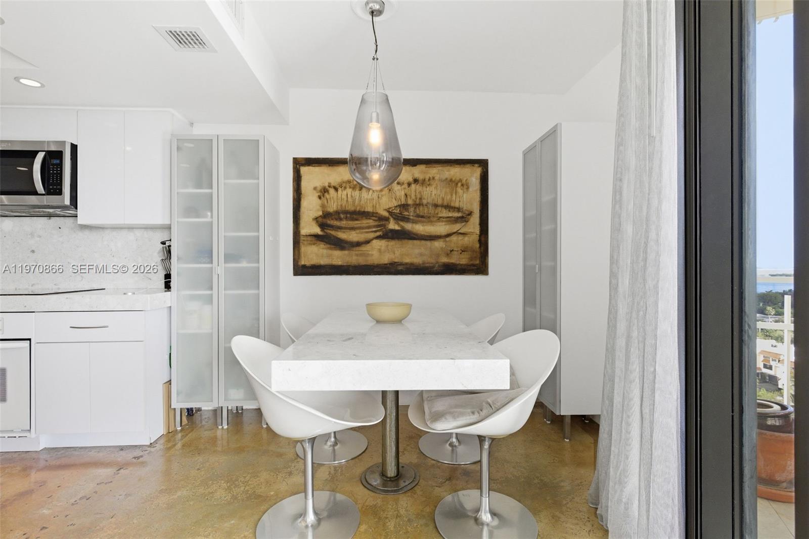 TOWERS OF QUAYSIDE CONDO - Residential