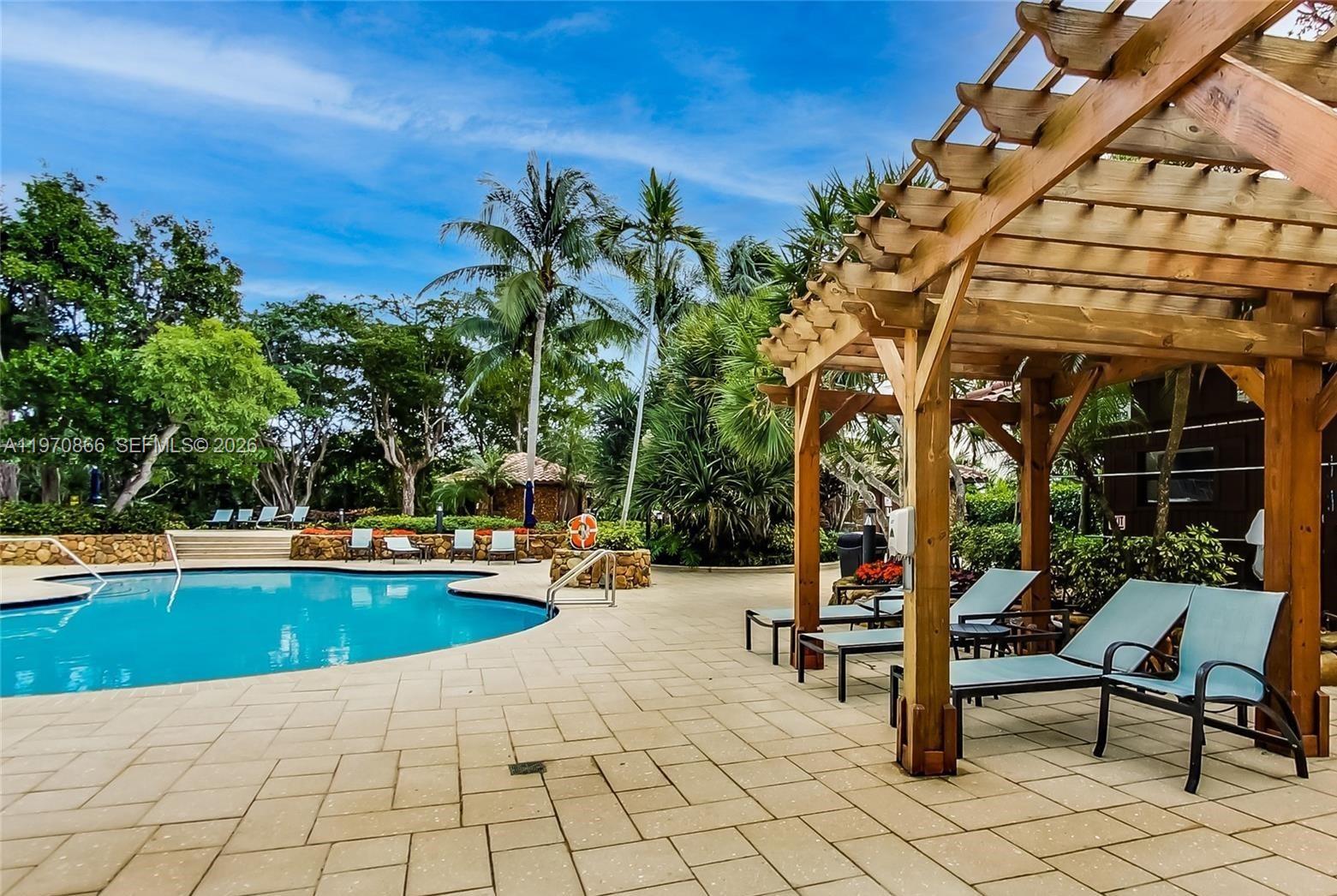 TOWERS OF QUAYSIDE CONDO - Residential