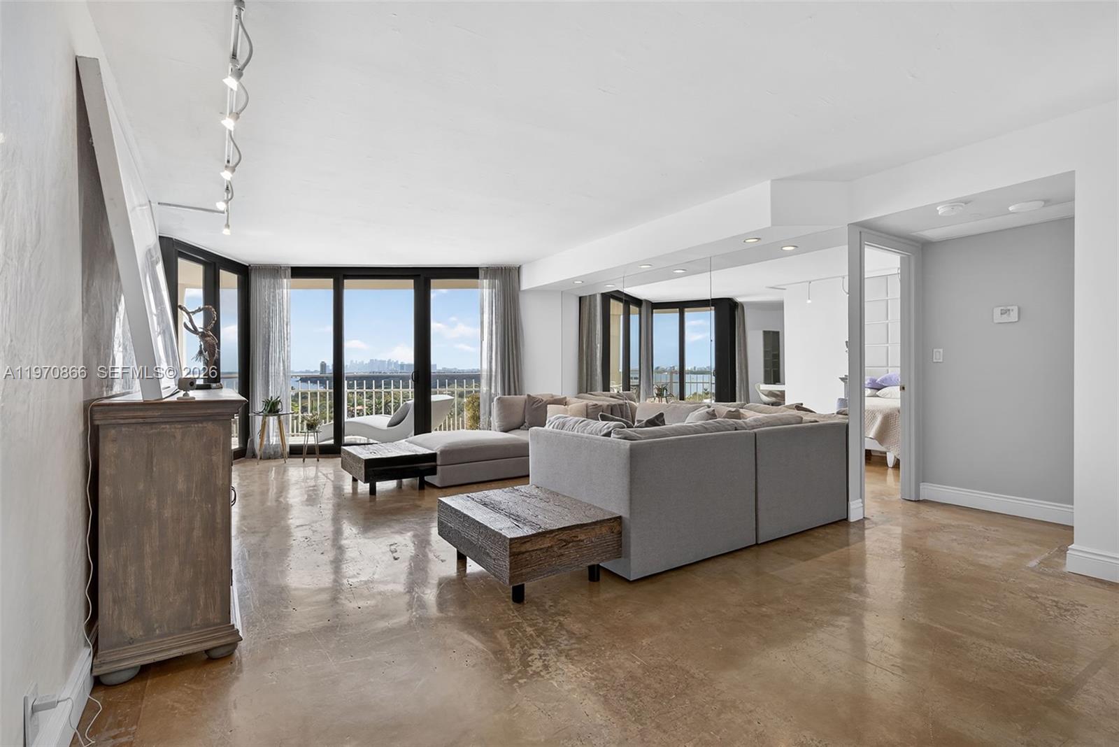 TOWERS OF QUAYSIDE CONDO - Residential