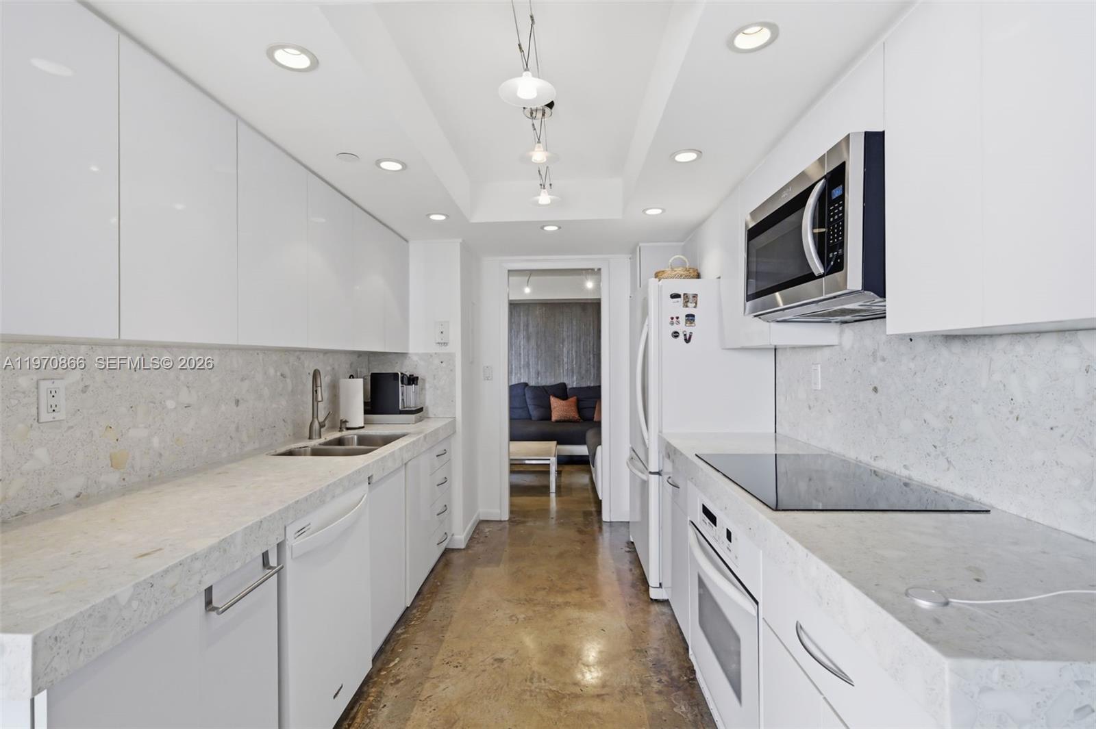 TOWERS OF QUAYSIDE CONDO - Residential