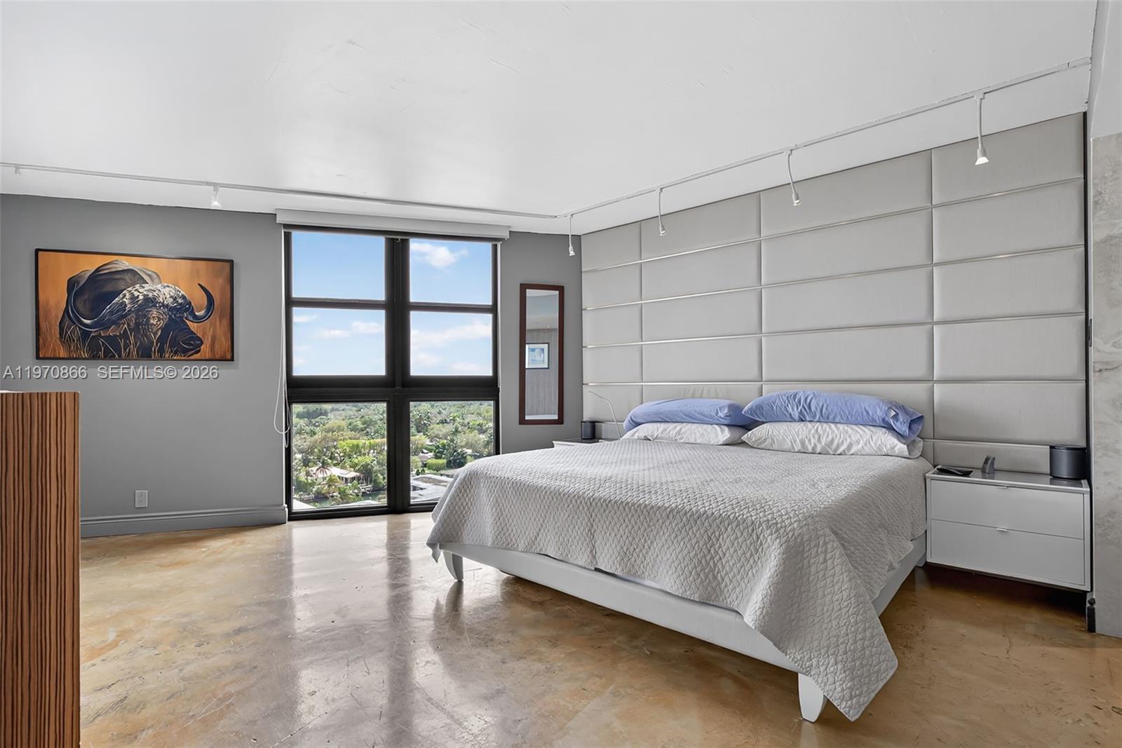 TOWERS OF QUAYSIDE CONDO - Residential