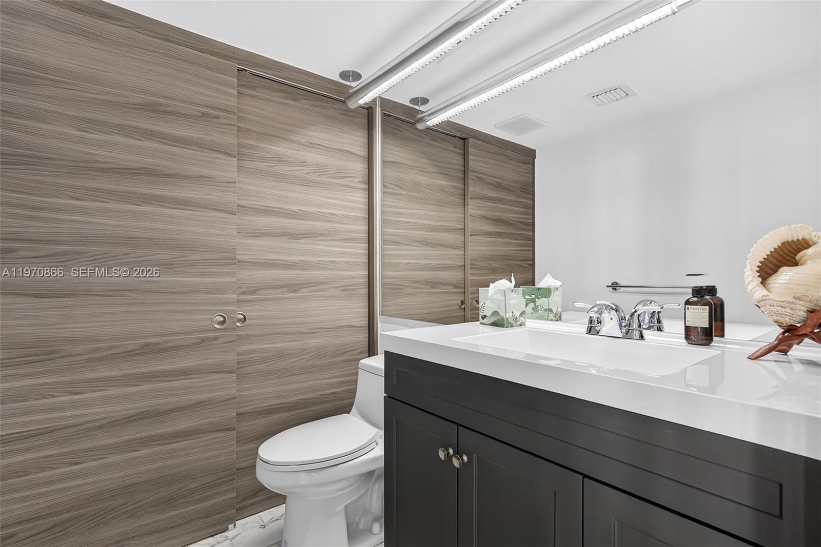 TOWERS OF QUAYSIDE CONDO - Residential