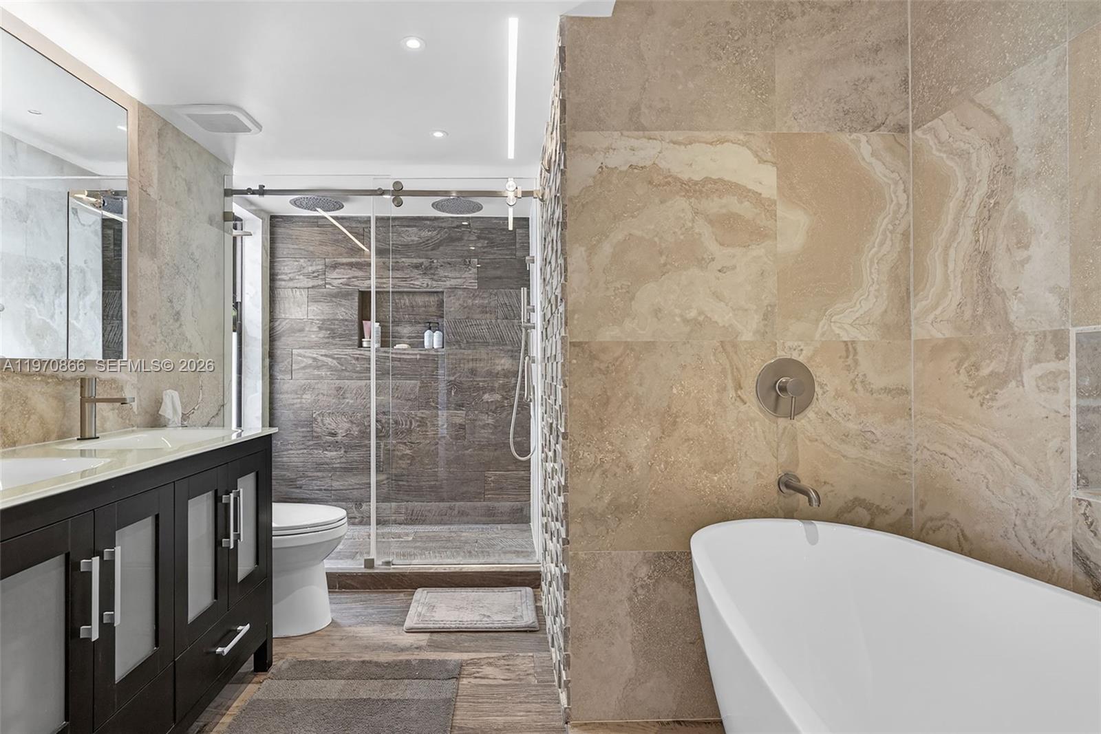 TOWERS OF QUAYSIDE CONDO - Residential