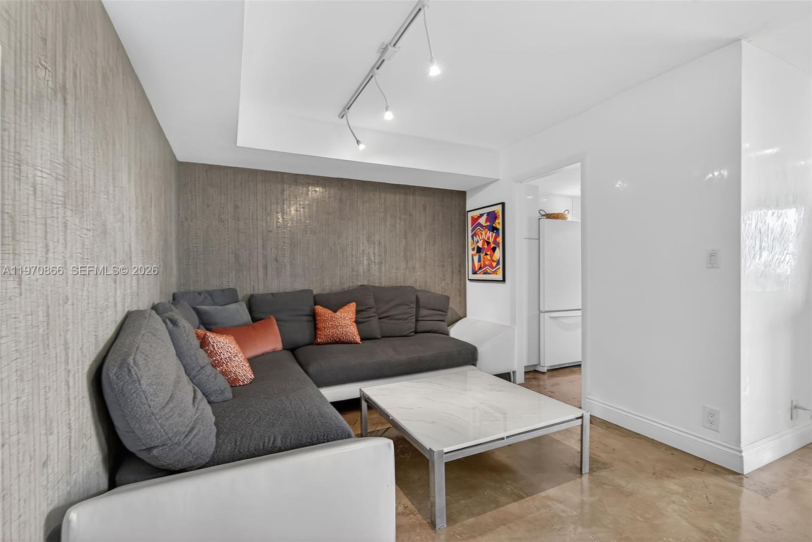 TOWERS OF QUAYSIDE CONDO - Residential