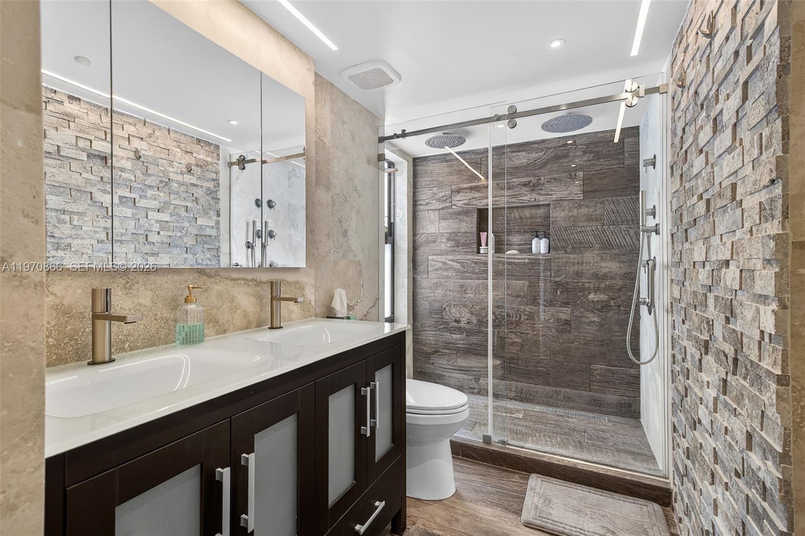 TOWERS OF QUAYSIDE CONDO - Residential