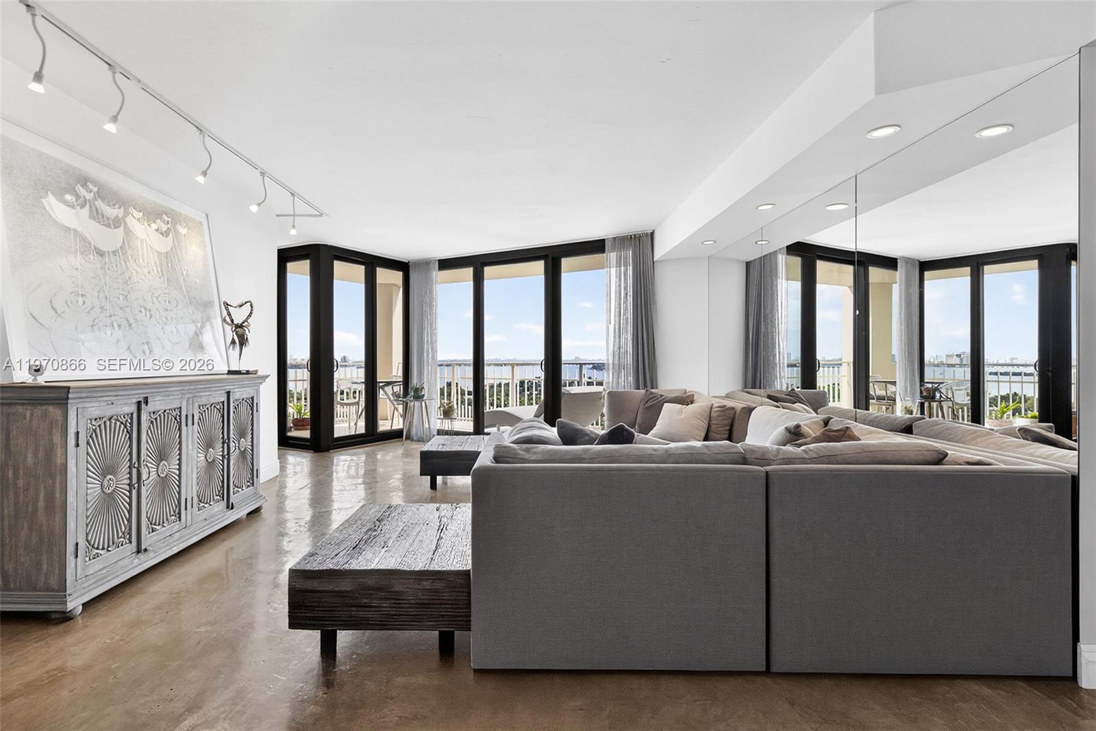 TOWERS OF QUAYSIDE CONDO - Residential