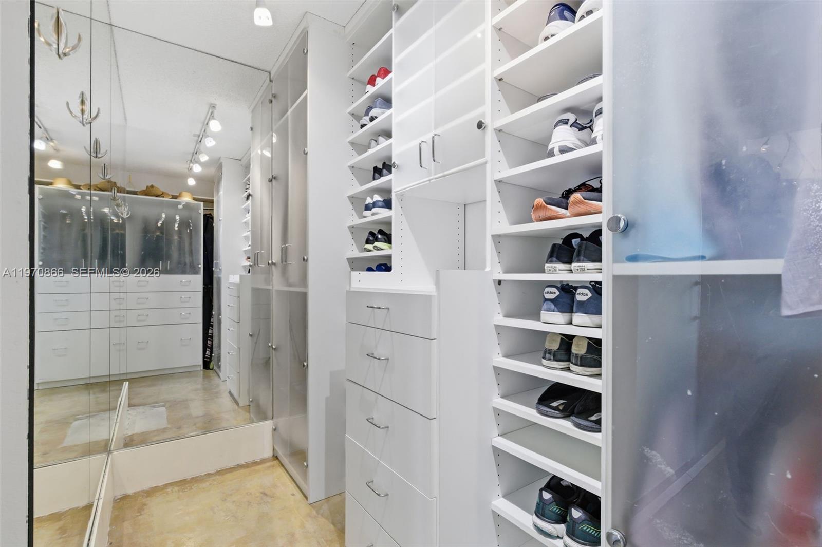 TOWERS OF QUAYSIDE CONDO - Residential