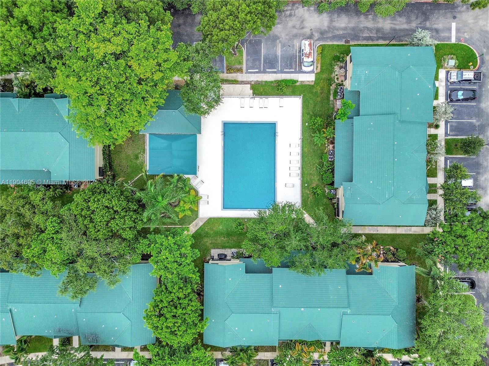 VILLAGE TOWNHOUSES-JACARA - Residential