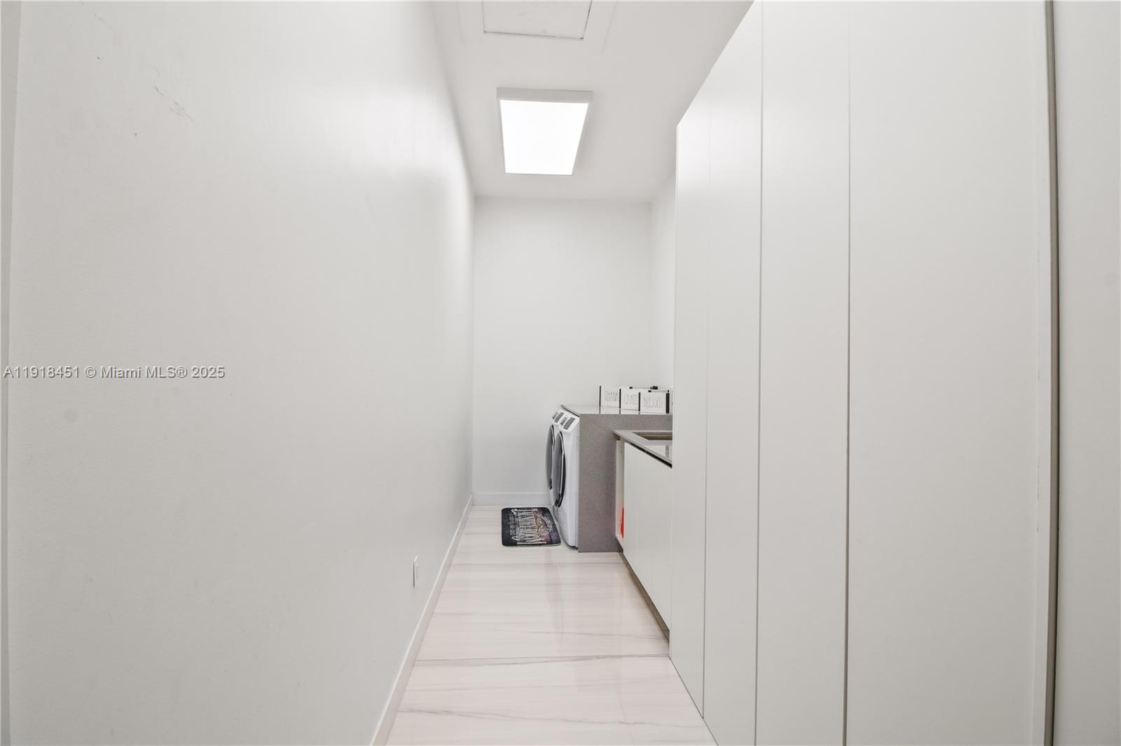 COUNTRY LAKE MANORS SEC 3 - Residential